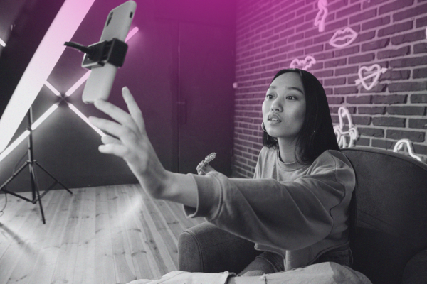 YouTuber shooting video